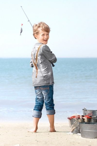 Junge mit Angel am Meer, No Tomatoes Kidswear
